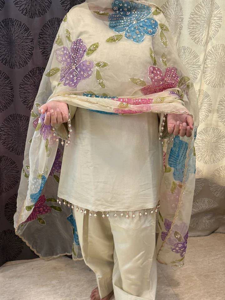 Gulnaaz Floral Ensemble (330)