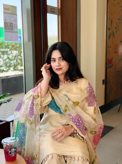 Gulnaaz Floral Ensemble (330)