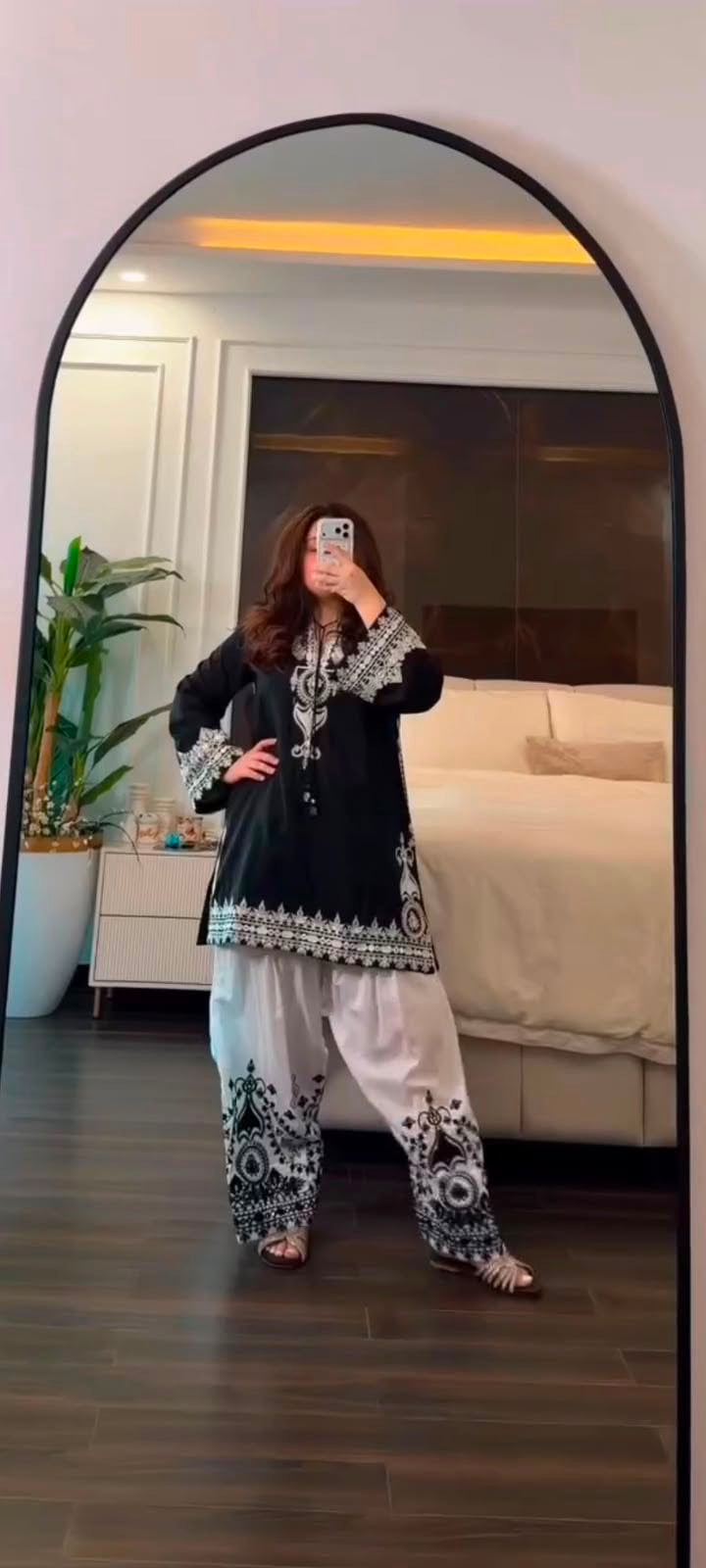 The 'Hania' Monochrome Salwar Set:(JF-044)