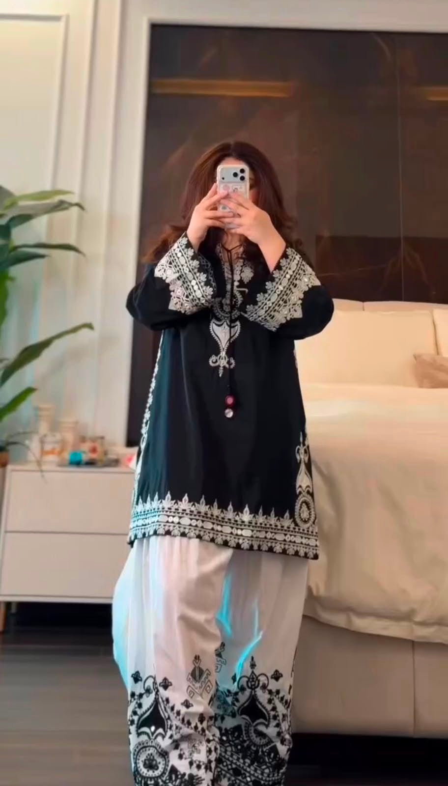 The 'Hania' Monochrome Salwar Set:(JF-044)