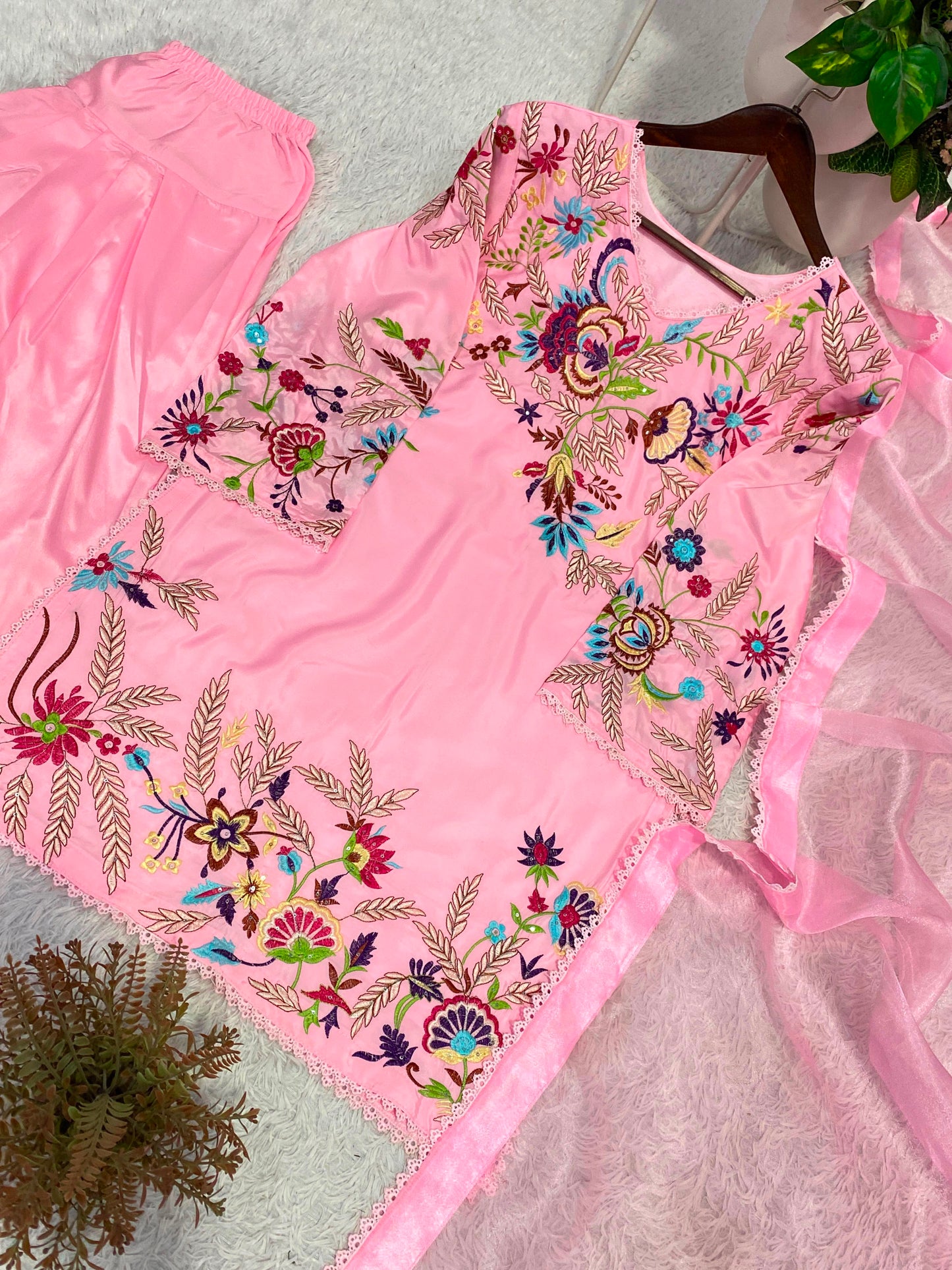 FARSI SALWAAR SUIT WITH DUPATTA & DESIGNER EMBROIDERY -Pink (469)
⁠